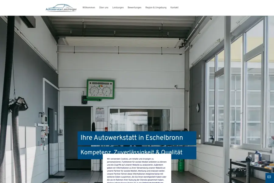 Startseite von Autoservice Laschinger: über einer Aufnahme der hellen Werkstatthalle steht in einem blauen Balken die Zeile Ihre Autowerkstatt in Eschelbronn.